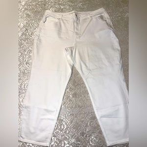 American Eagle‎ Women’s white Mom Jeans plus Size 24
